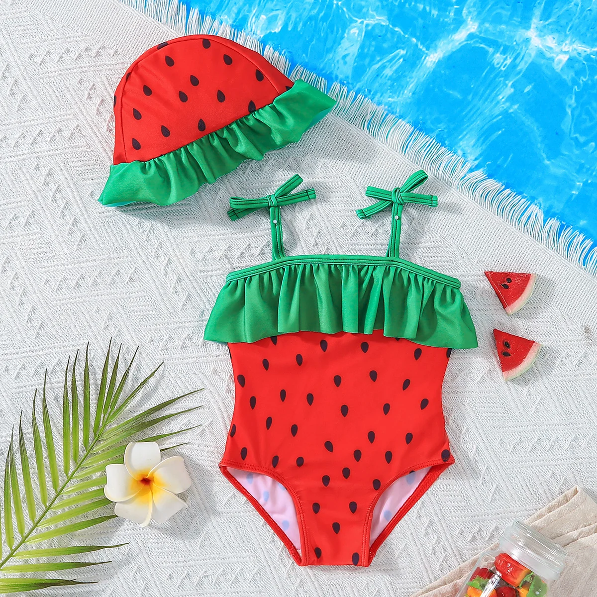 1-teiliger Sommer-Badeanzug für Mädchen mit Wassermelonen-Motiv, grüner Badeanzug mit Rüschen und Bindeband sowie passende Rüschen-Badekappe, niedliches Früchte-Design – Detail 1