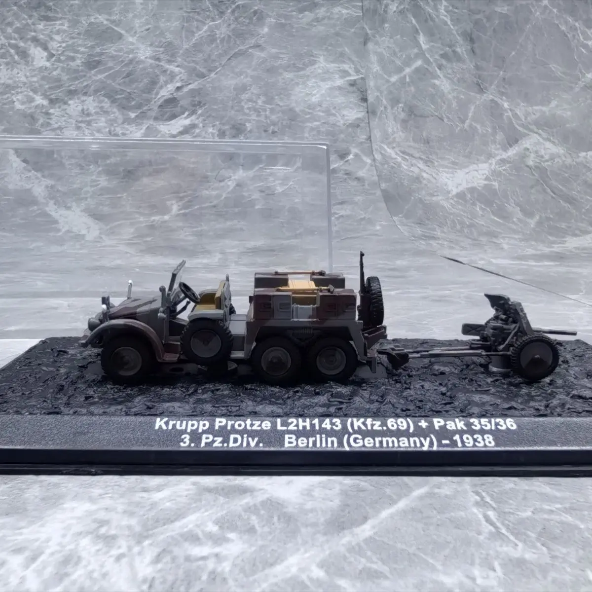 1/72 German Krober Six-Wheeled Truck Pak35 Gun 1938 (Alloy（Main Body）+Plastic Material) Model Ornament