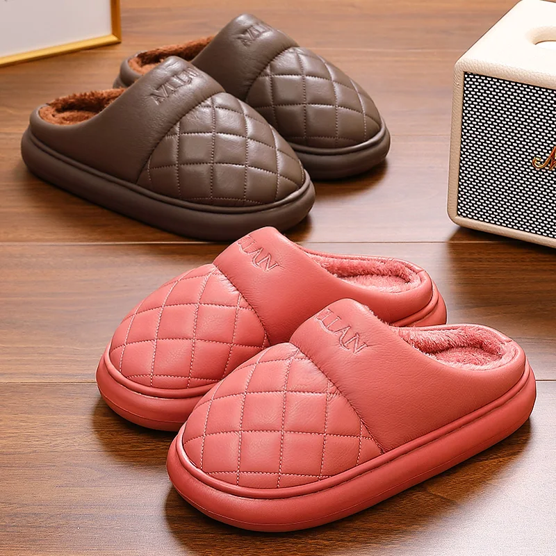شباشب قطنية نسائية شتوية جديدة حقيبة منزلية داخلية مع نعل سميك مضاد للانزلاق أحذية قطنية للارتداء في الهواء الطلق