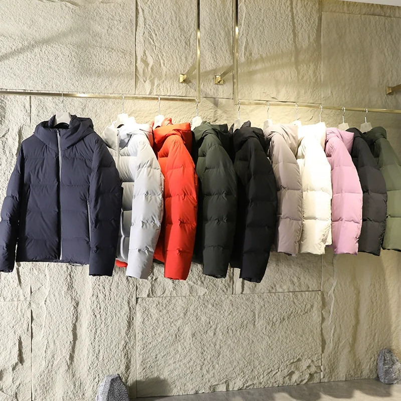 

Высококачественная утепленная куртка с капюшоном для мужчин и женщин, модная городская молодежная модель стандартной длины.