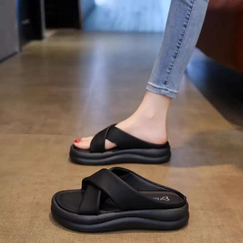 Female Shoes Slippers Soft Low Summer Clogs Woman Luxury Slides Platform 2024 Comfort Beach Designer PU Casual Rome Fabric Hoof