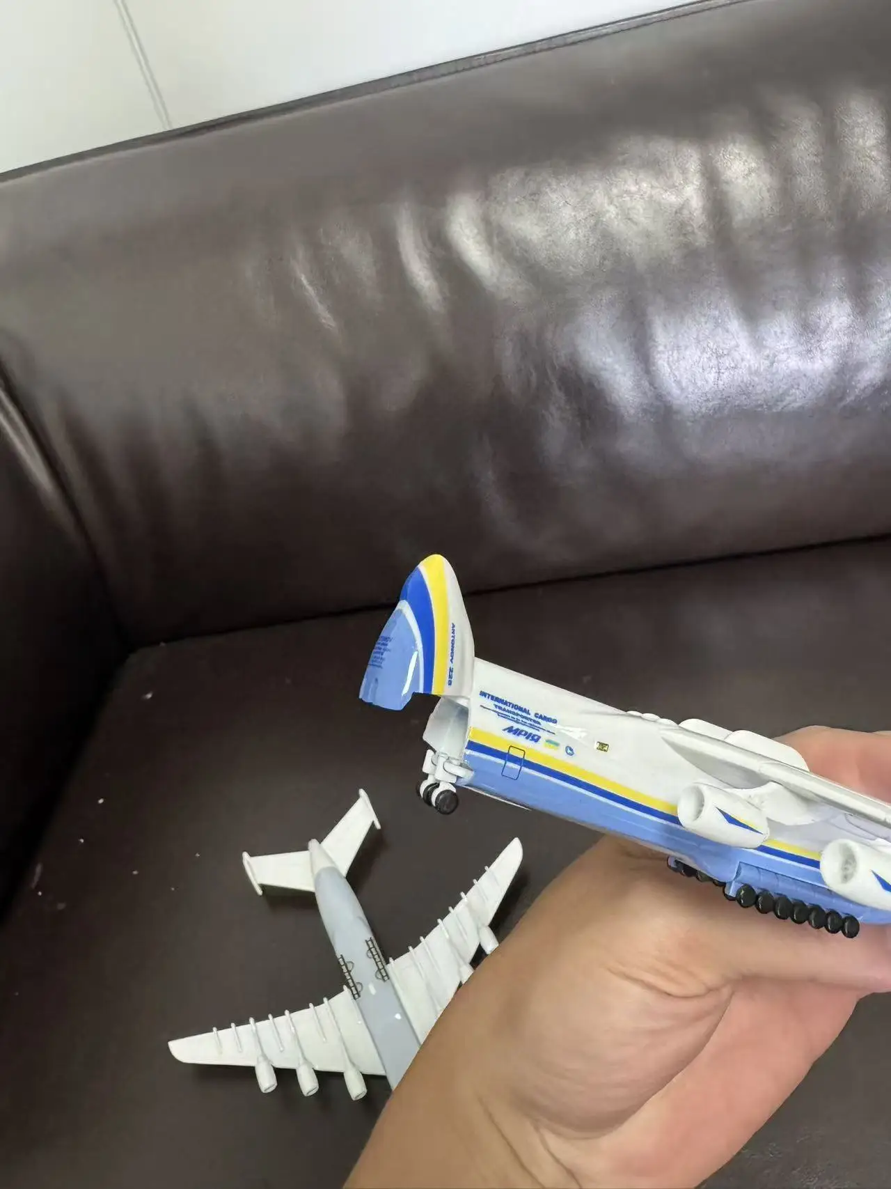 Airplane Model 1:400 Scale 20CM Antonov An225 Transport Replica Toy Model Plane Alloy Diecast An-225 "Mriya" With Llanding Geal
