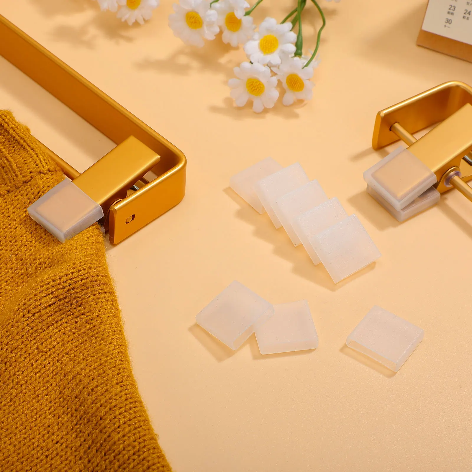 50 قطعة من شماعات الملابس وشرائط الملابس وإكسسوارات المعلقة ومقابض شفافة وغير قابلة للانزلاق