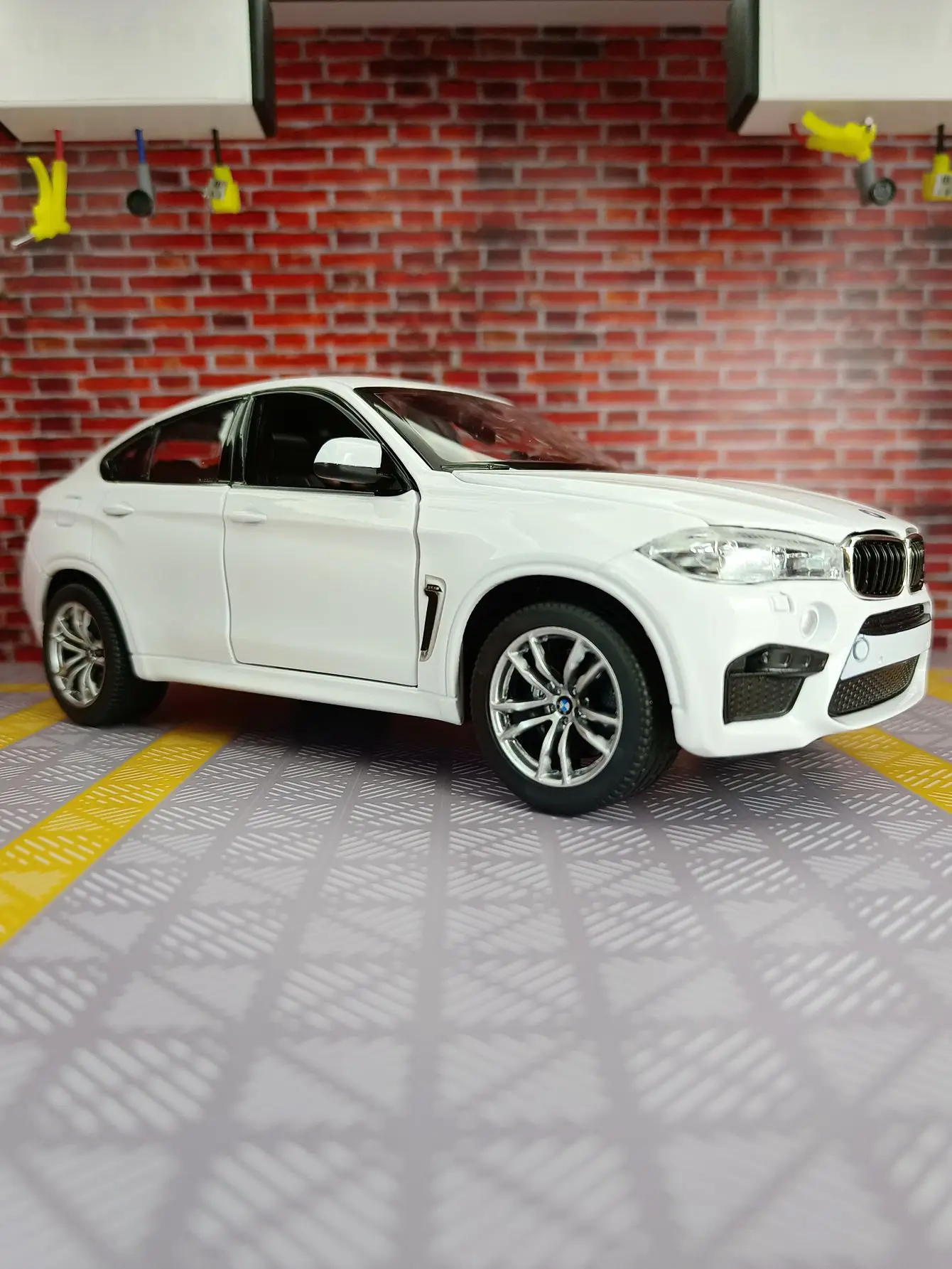 

Модель спортивного автомобиля BMW X6M Coupe из сплава, литой металлический игрушечный автомобиль, модель автомобиля, коллекционная имитация высокого уровня, детские игрушки, подарок, 1/24