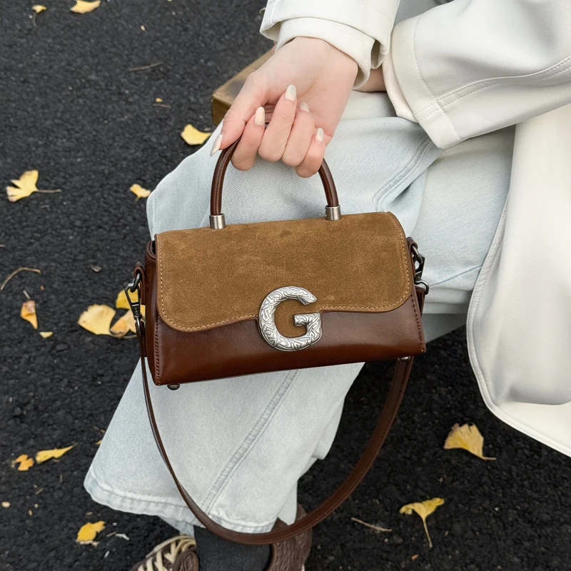 

Роскошная женская вечерняя сумочка-клатч из сатина, отлично подходит для свадебных торжеств и мероприятий.