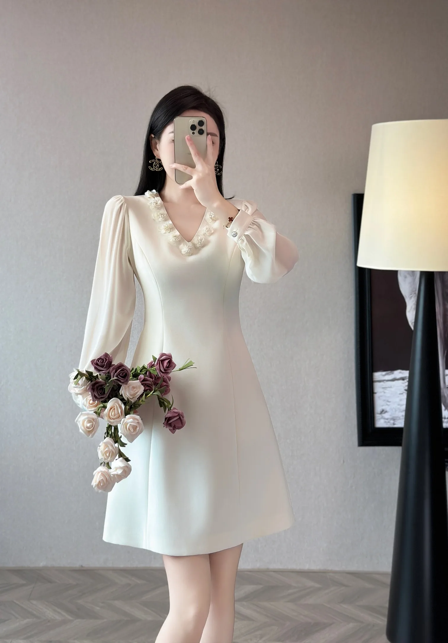 ZJYT Nowa moda Damskie sukienki wiosenne z długim rękawem Frezowanie V Szyja Biały Czarny Casual Krótka sukienka imprezowa Odzież damska Vestidos