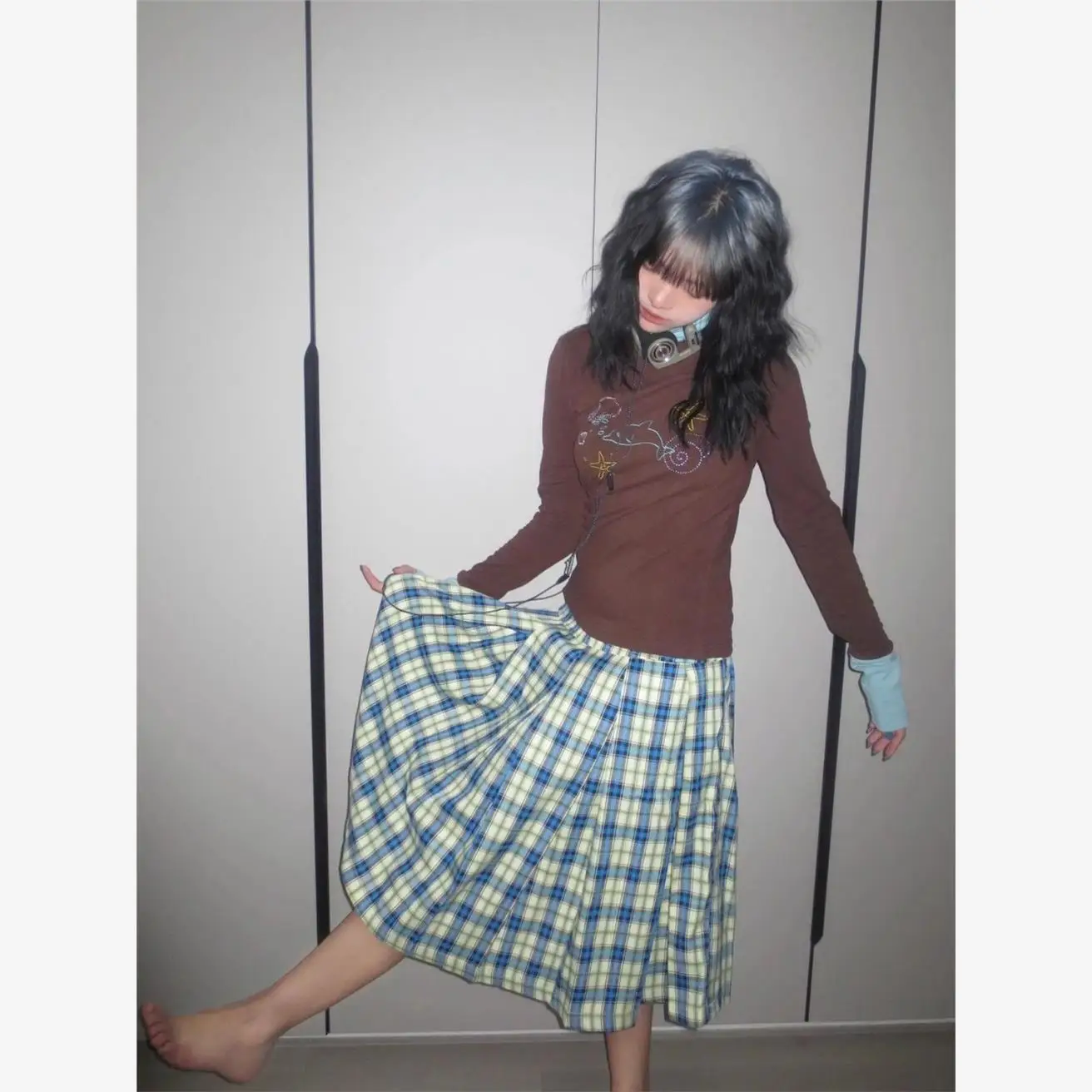 เสื้อยืดคอสูงแขนยาวทรงเข้ารูปประดับเพชรเทียมสำหรับผู้หญิง สไตล์เท่ห์ ทรงตรง แฟชั่นฤดูร้อน เสื้อยืดผู้หญิง