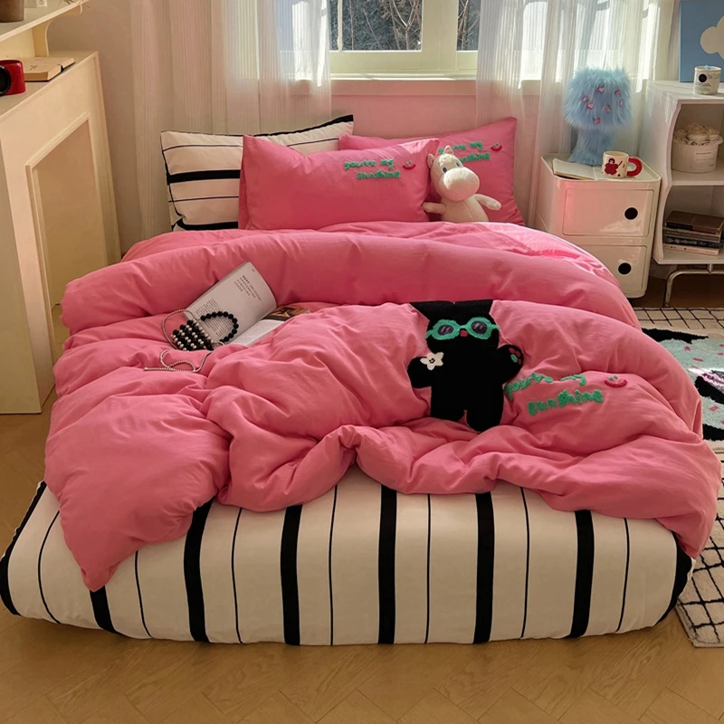 

4pcs Black Cat Towel Embroidery Duvet Cover Cartoon Kitten Bedding Set Pink Comforter Cover Polyester Quilt Cover Flat Sheet