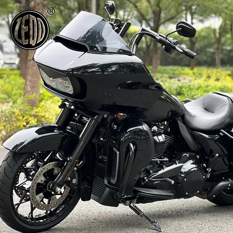 Front guard leg cover with ventilation for Harley Road King, Street Glide, and Electra Glide motorcycles, suitable for 2014-2024