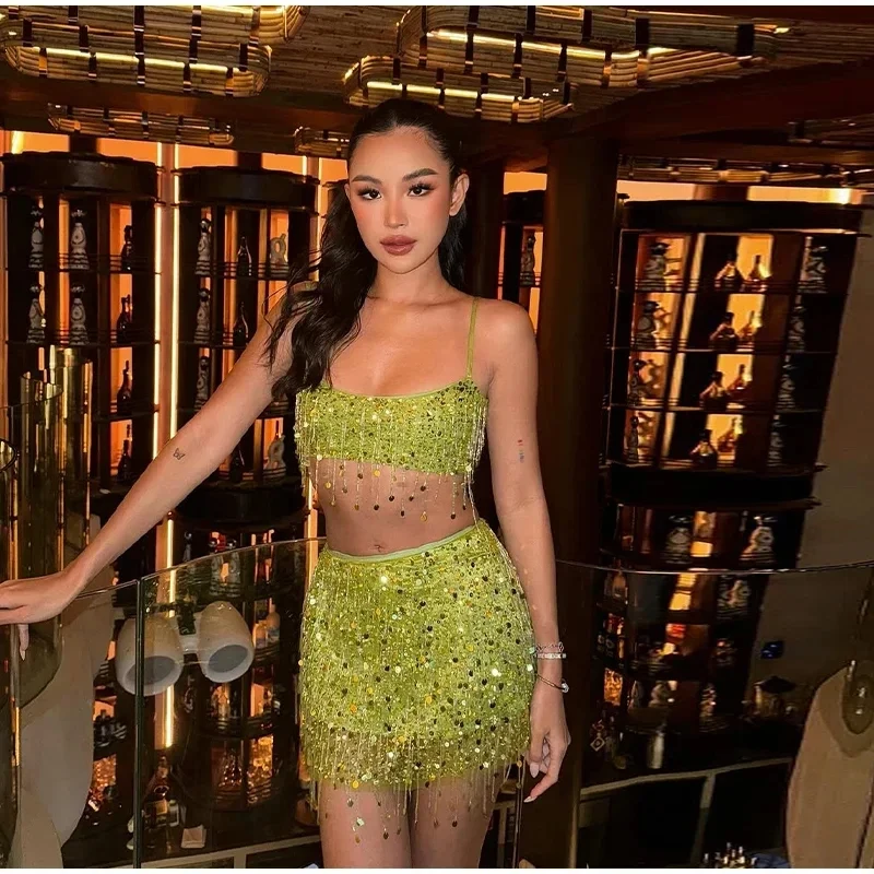 

Сексуальные комплекты юбок с кисточками и блестками, женские укороченные топы на бретельках, короткие юбки трапециевидной формы, лето 2024, шикарные наряды для пляжной вечеринки, женские наряды