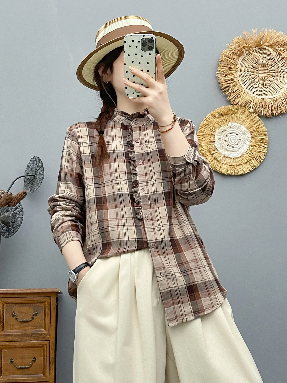 Nueva camisa de manga larga de algodón de otoño 2025, blusa holgada informal cómoda a la moda con volantes a cuadros para mujer Mori T58757CC
