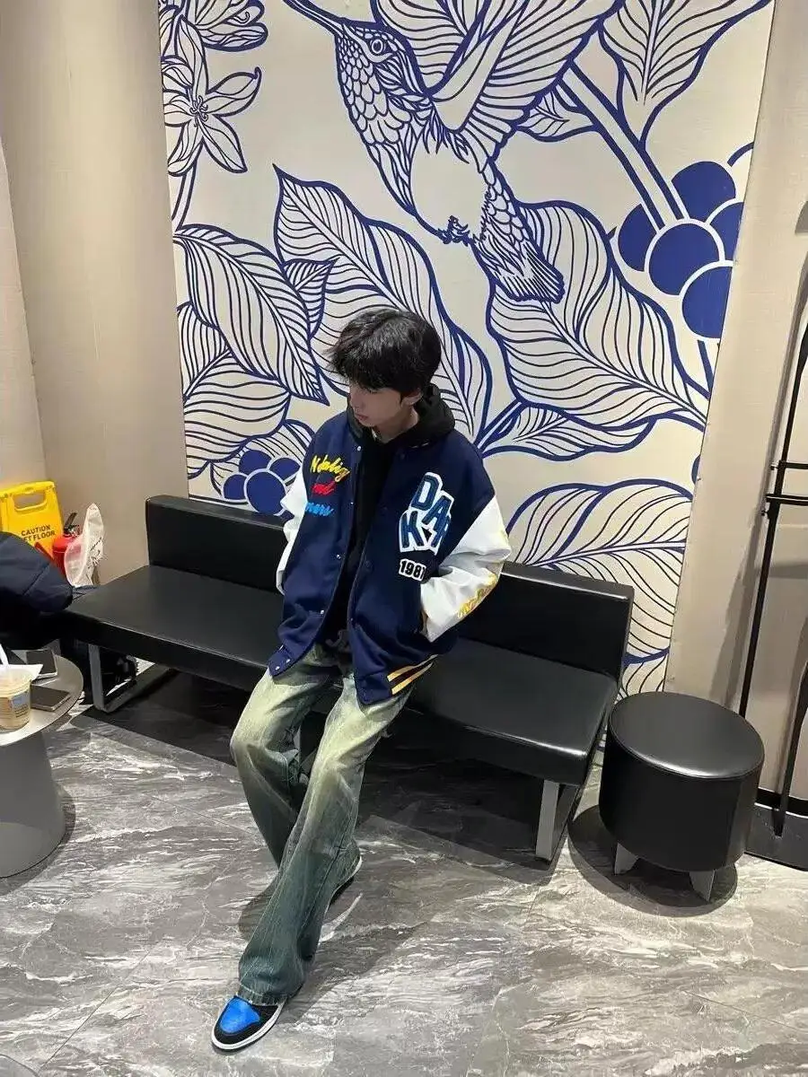 

Thiened Floing Embroidery Letter Cotton Jaet American Sle Youth Faion Осенне-зимняя верхняя одежда Stand Fit Baseball...