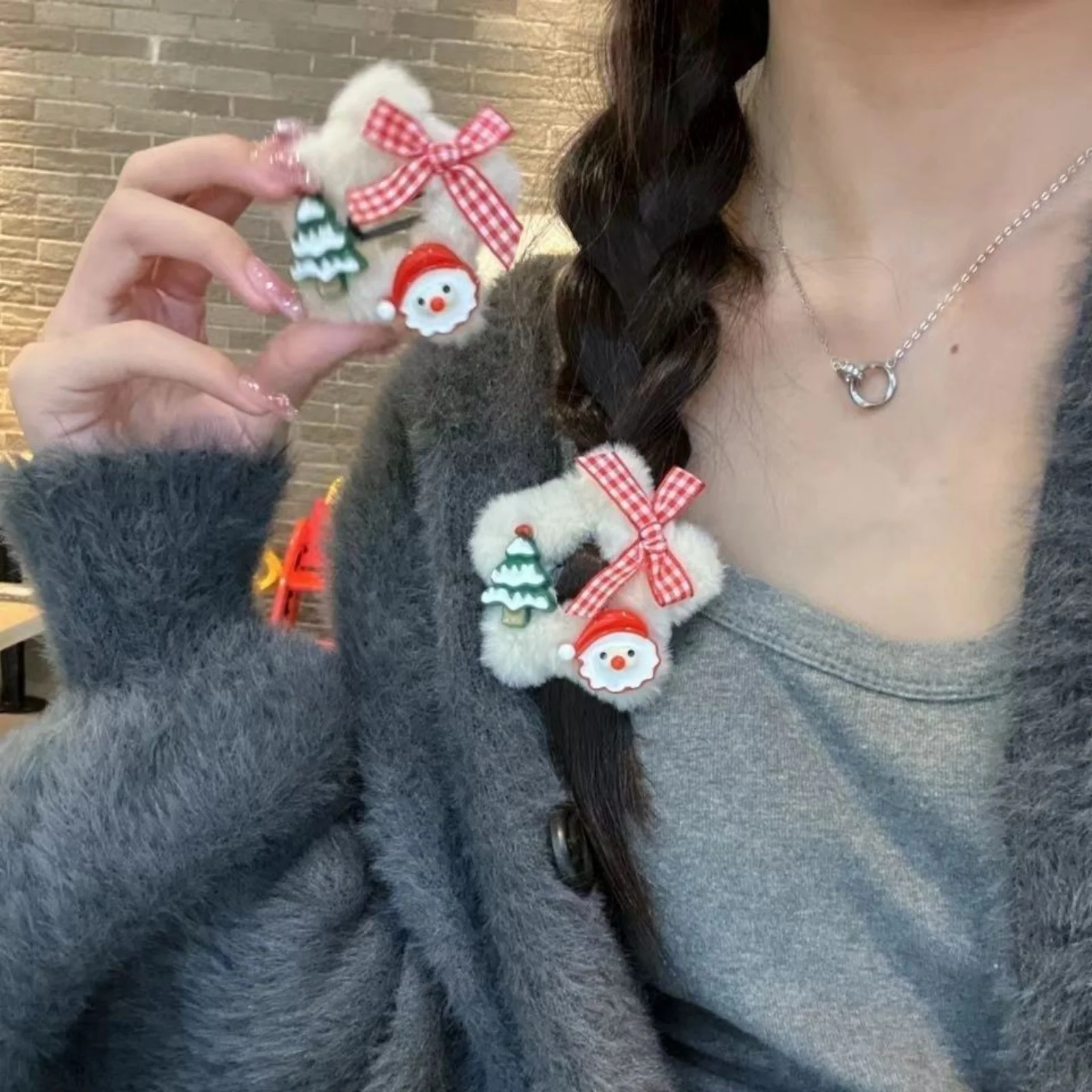Simpatiche fermagli per capelli in peluche di Natale: design di Babbo Natale e albero di Natale, accessori per capelli festivi per donne e ragazze, perfetti per feste e tutti i giorni