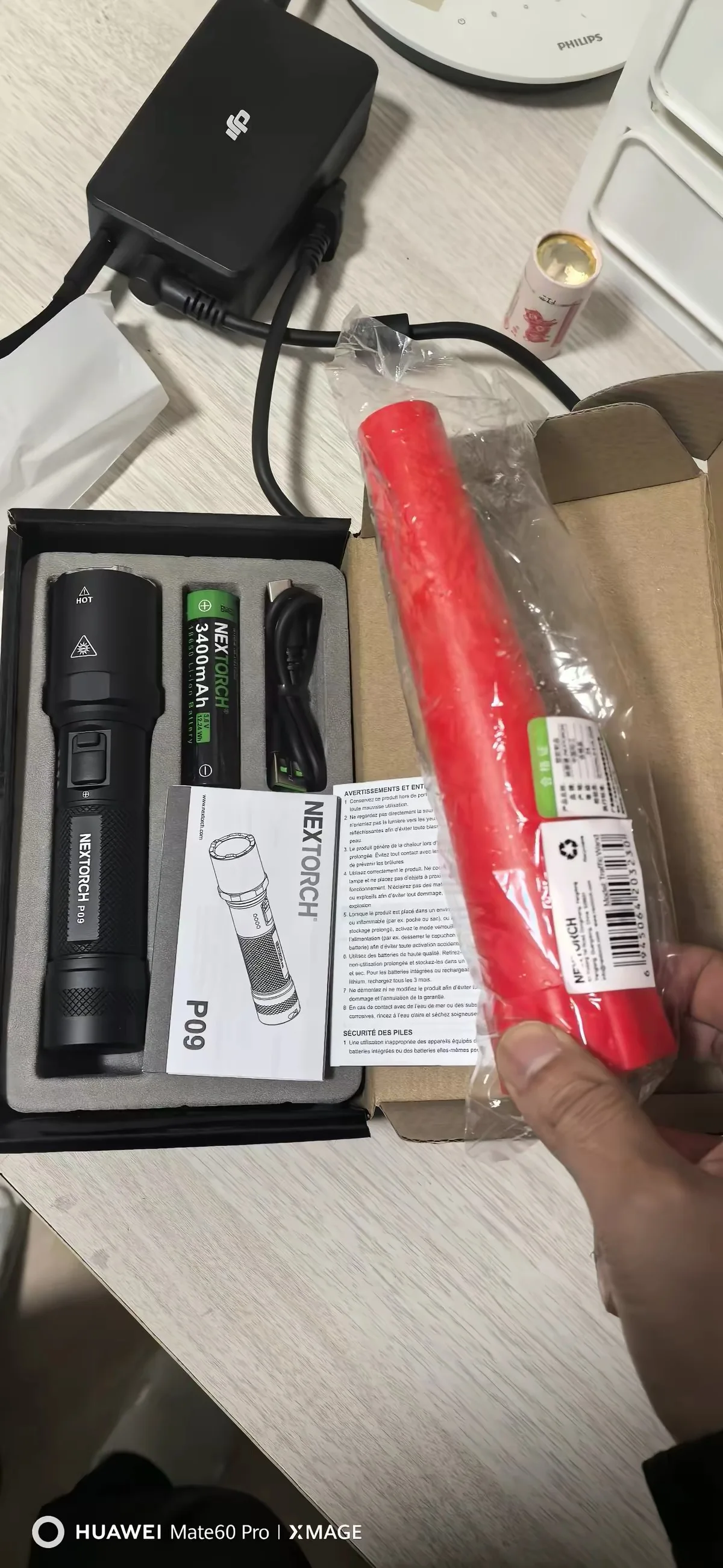 Nextorch P09 4-in-1 Multi Light Duty Flashlight Max 220m One-Step Red Blue White Strobe Torch Lamp with Integrated Glass Breaker