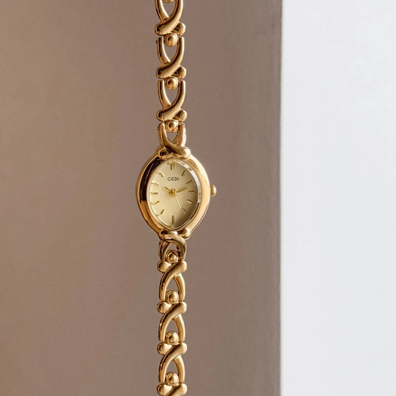 2025 Exquisite Gold Bracelet Women's Quartz Watch Creative Clock Waterproof Steel Belt Fashion Women's Watch Luxury