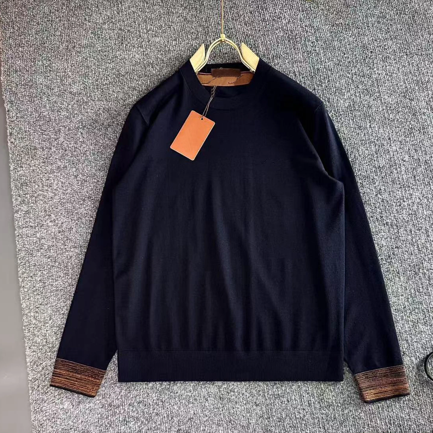 Lässiger Strickpullover für Herren mit LP-Jacquard-Rundhalsausschnitt und langen Ärmeln