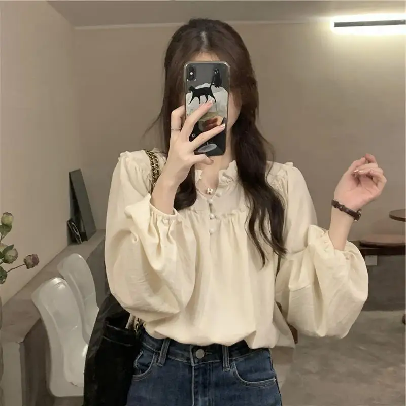 

Spring 2025 Women's Chic Long Sve irt Vintage Design Bubble Sve Wood ain Detailing Trendy Faion Premium Quali