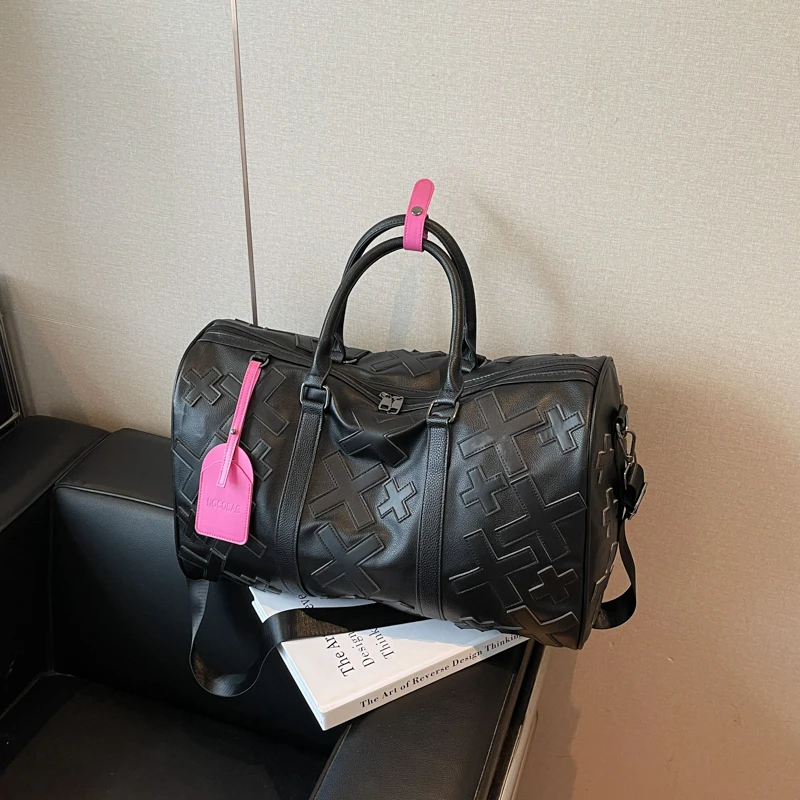 حقائب سفر عصرية رائعة للغاية ومبتكرة من البولي يوريثان ذات سعة كبيرة، حقائب كتف فاخرة ذات جودة عالية للنساء جديدة 2025