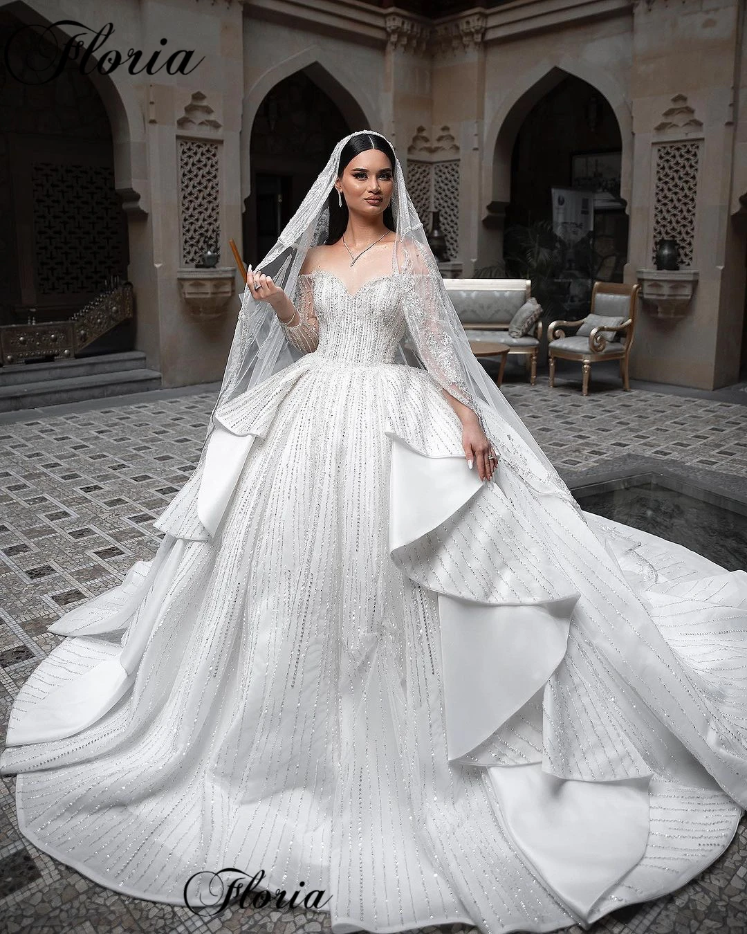 

Luxury Chapel Wedding Dresses Off Shoulder Elegant Brides Dresses For Women Vestido Blanco Princess Sparkly Wedding Gowns