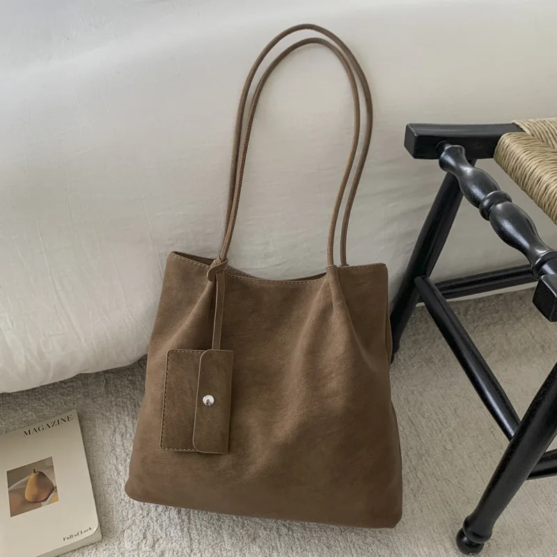 Autumn retro high-value large-capacity commuting tote bag fashionable commuting texture foreign-style shoulder bag
