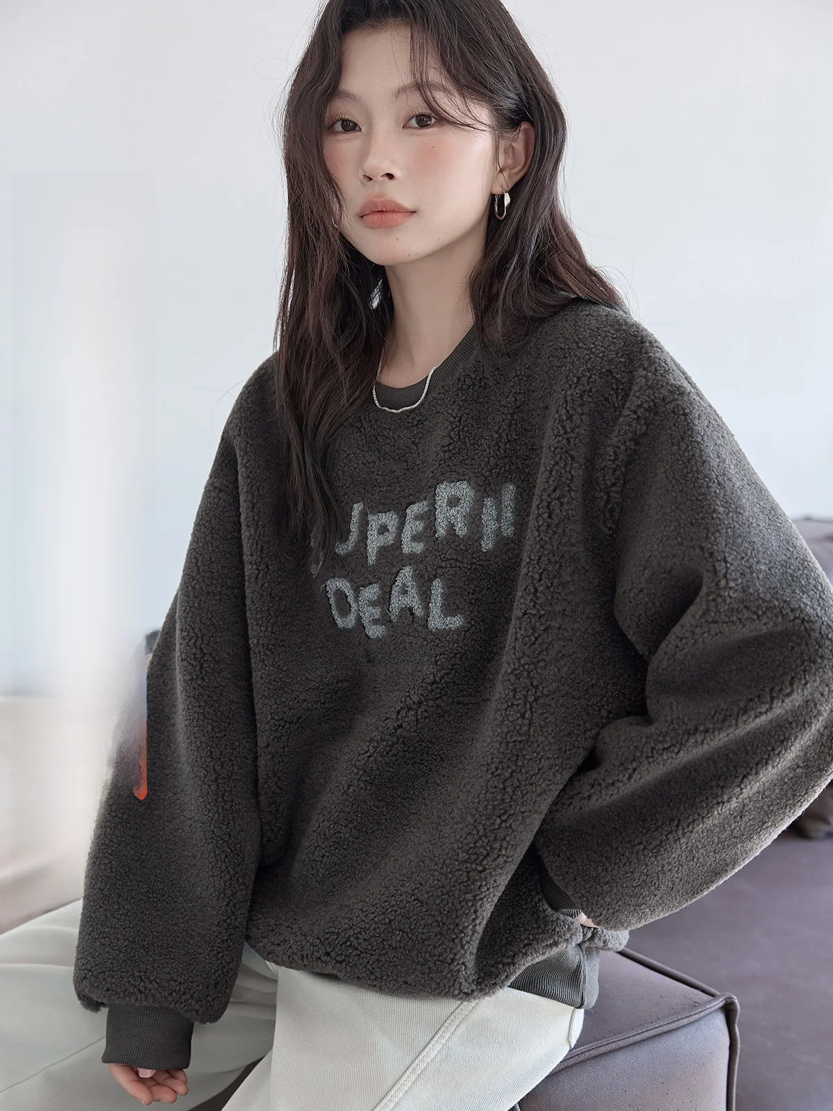 

Женская толстовка с круглым вырезом и флисовой подкладкой, свободный универсальный топ в корейском стиле, модная модель для повседневной носки, с длинными рукавами, стандартной длины.