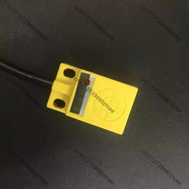 W‑05N Square Inductive Proximity Switch NPN Type Non‑Contact Metal Detection Proximity Sensor
