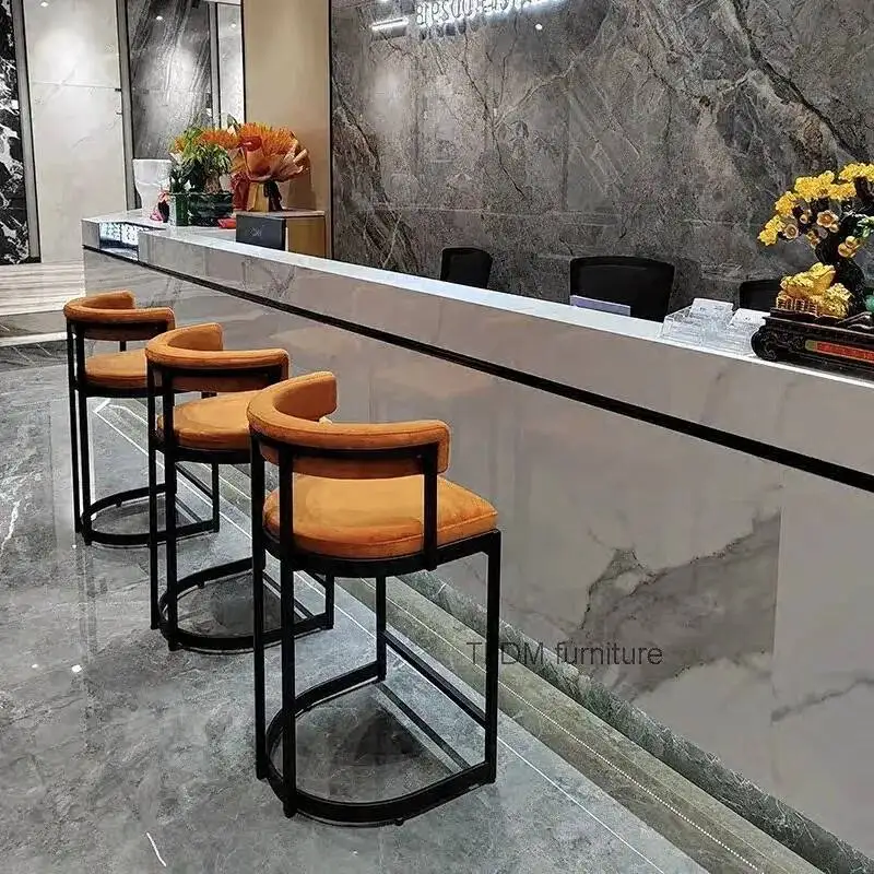 

Роскошные железные барные стулья с высоким освещением, простая спинка, кафе-остров, прием, высокие табуреты, домашний барный стул для кухонной мебели ZZ