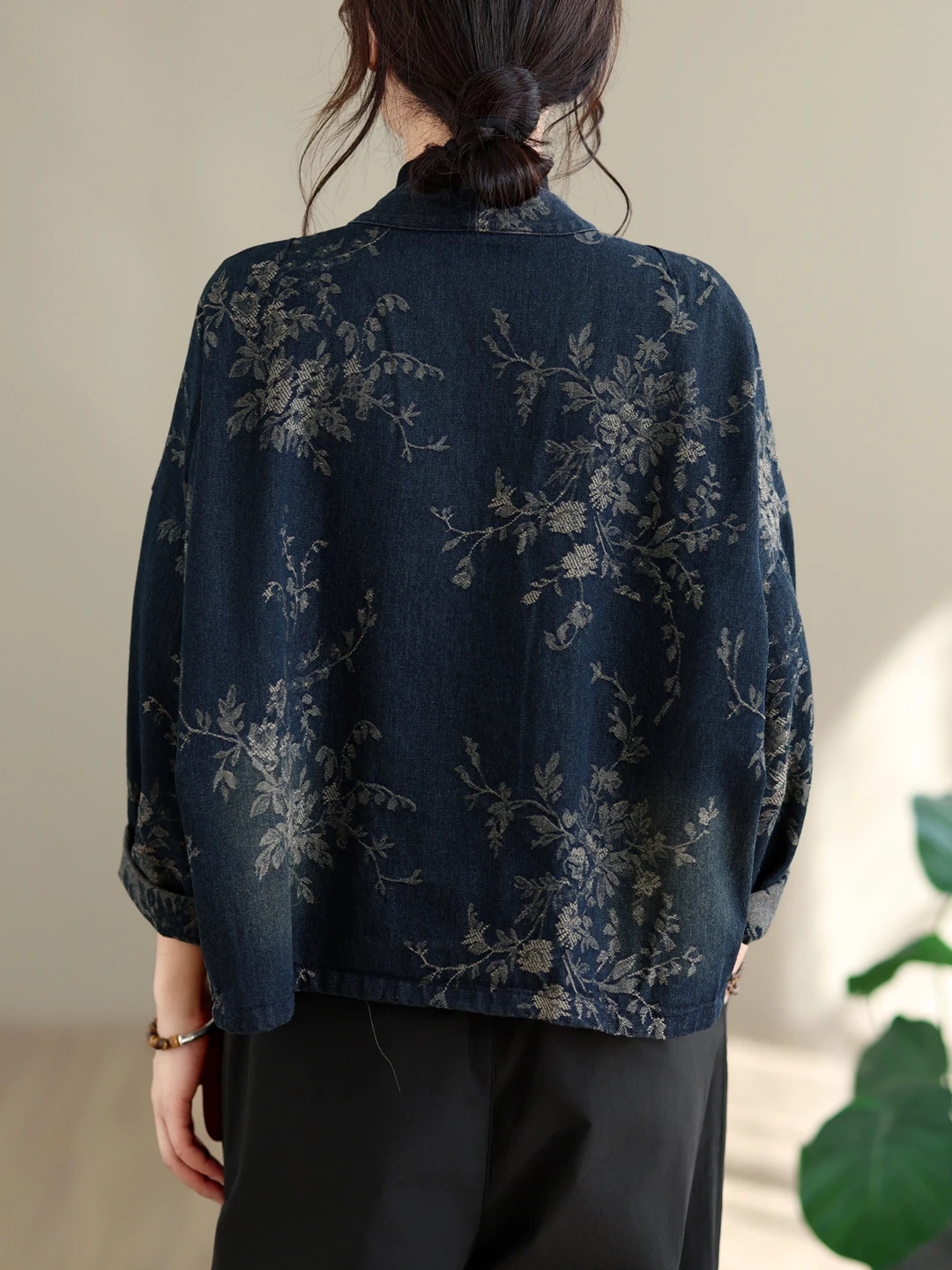 Retro Heavy Embroidery Denim Short Jacket Women's Fall 2026 3D Mosaic Slimming Single Button Open Cardigan Outerwear