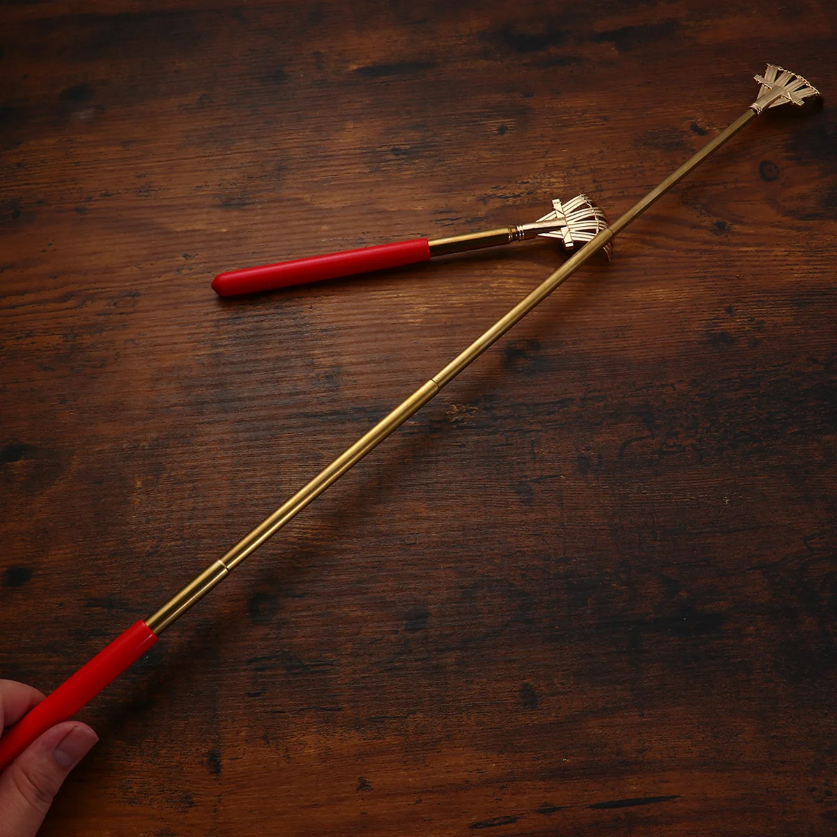 2 قطعة خدش خلفية معدنية قابلة للسحب مقبض مطاطي مريح لخدش الظهر لتخفيف الضغط والقلق والملل