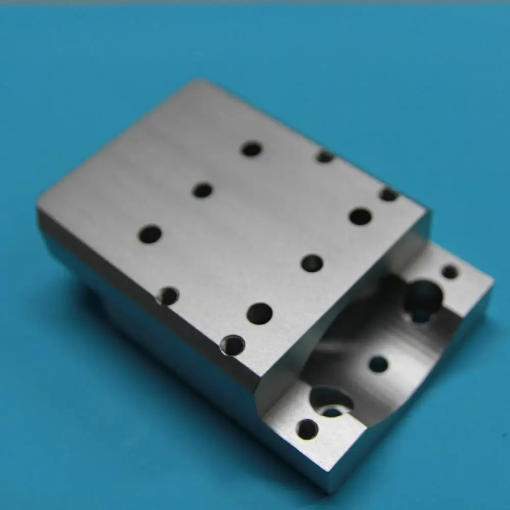 خدمات التصنيع باستخدام الحاسب الآلي المخصصة لأجزاء الألومنيوم مع السفع الرملي والمؤكسد