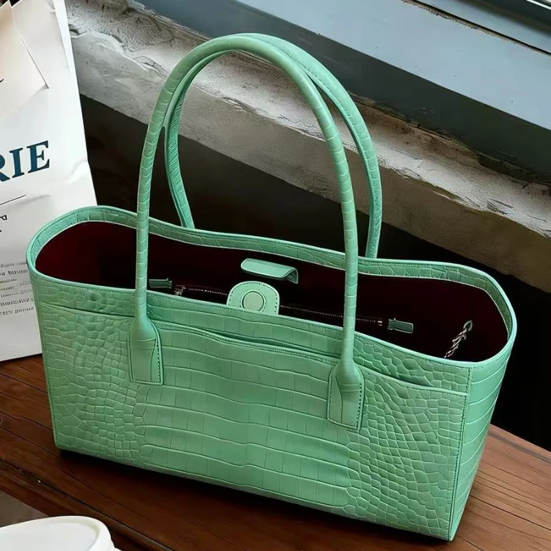 

Crocodile-embossed Tote Bag For Women Large Capacity Elegant Green Shoulder Handbag With Textured Minimalist Luxury Commuter Bag