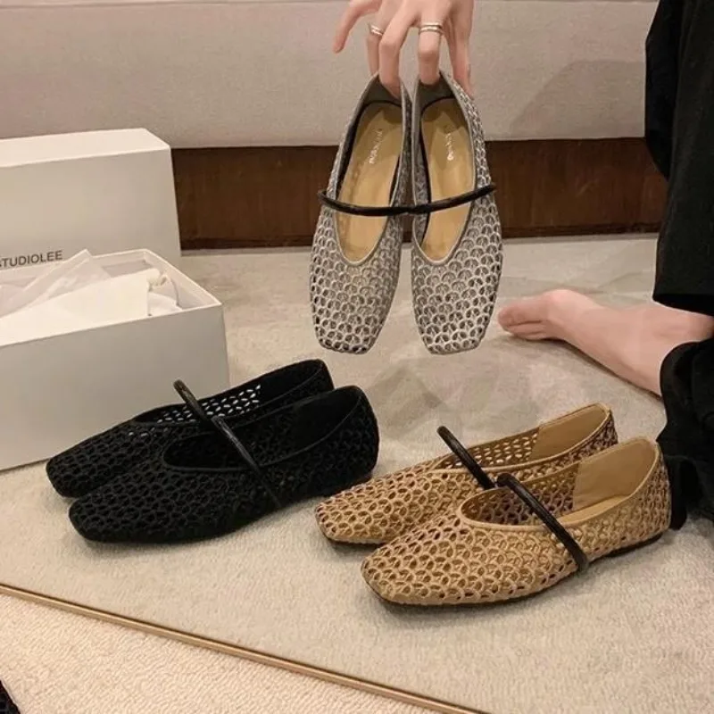 2026 New Summer Fashionable and Comfortable Hollow Women's Flat Shoes Casual Outer Wear Non-slip Fashionable Toe-cap Sandals 565