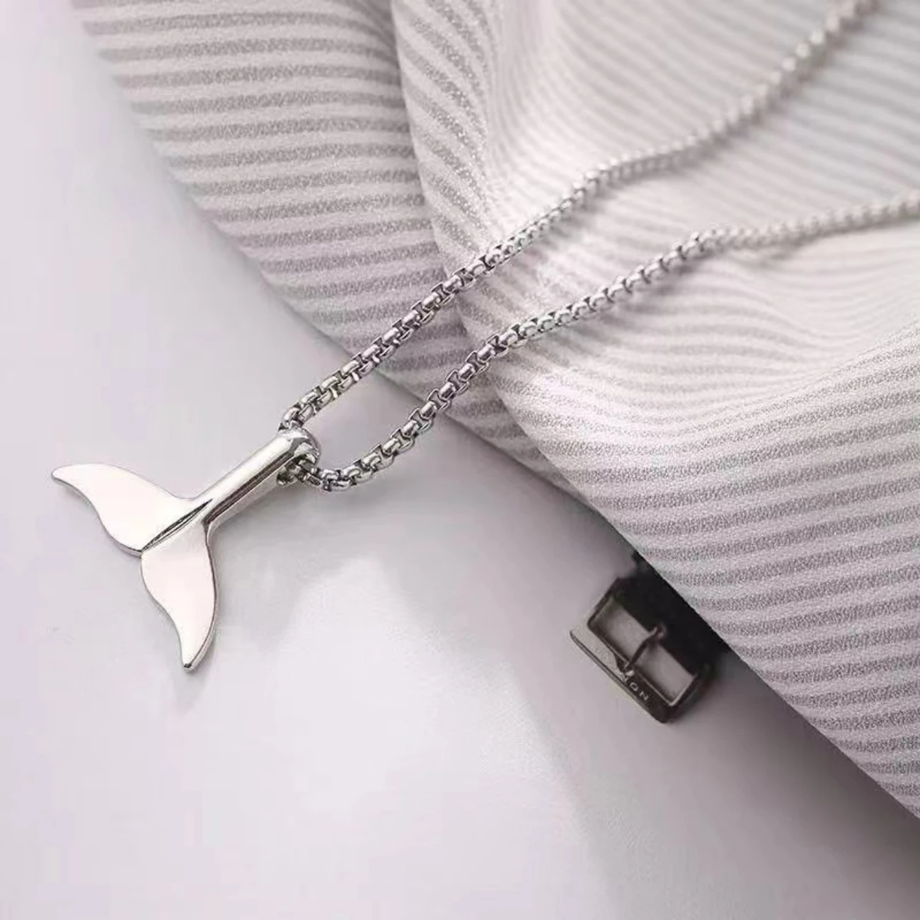 Fish Tail Pendant Necklace Temperament Simple Dolphin Tail Couple Personalized Men\'s and Women\'s Titanium Steel Chain