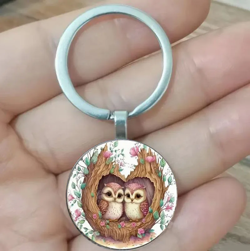 Cute owl keychain, stylish circular creative animal metal keychain, anniversary birthday party