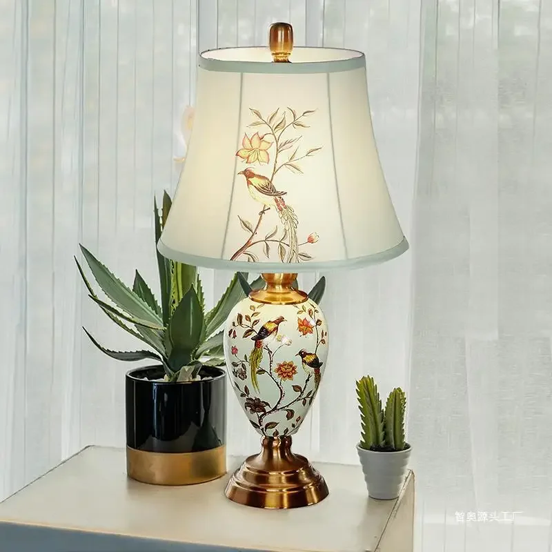 American retro desk lamp Jingdezhen Ceramics Chinese Wedding Warm European Living Room Bedroom Light