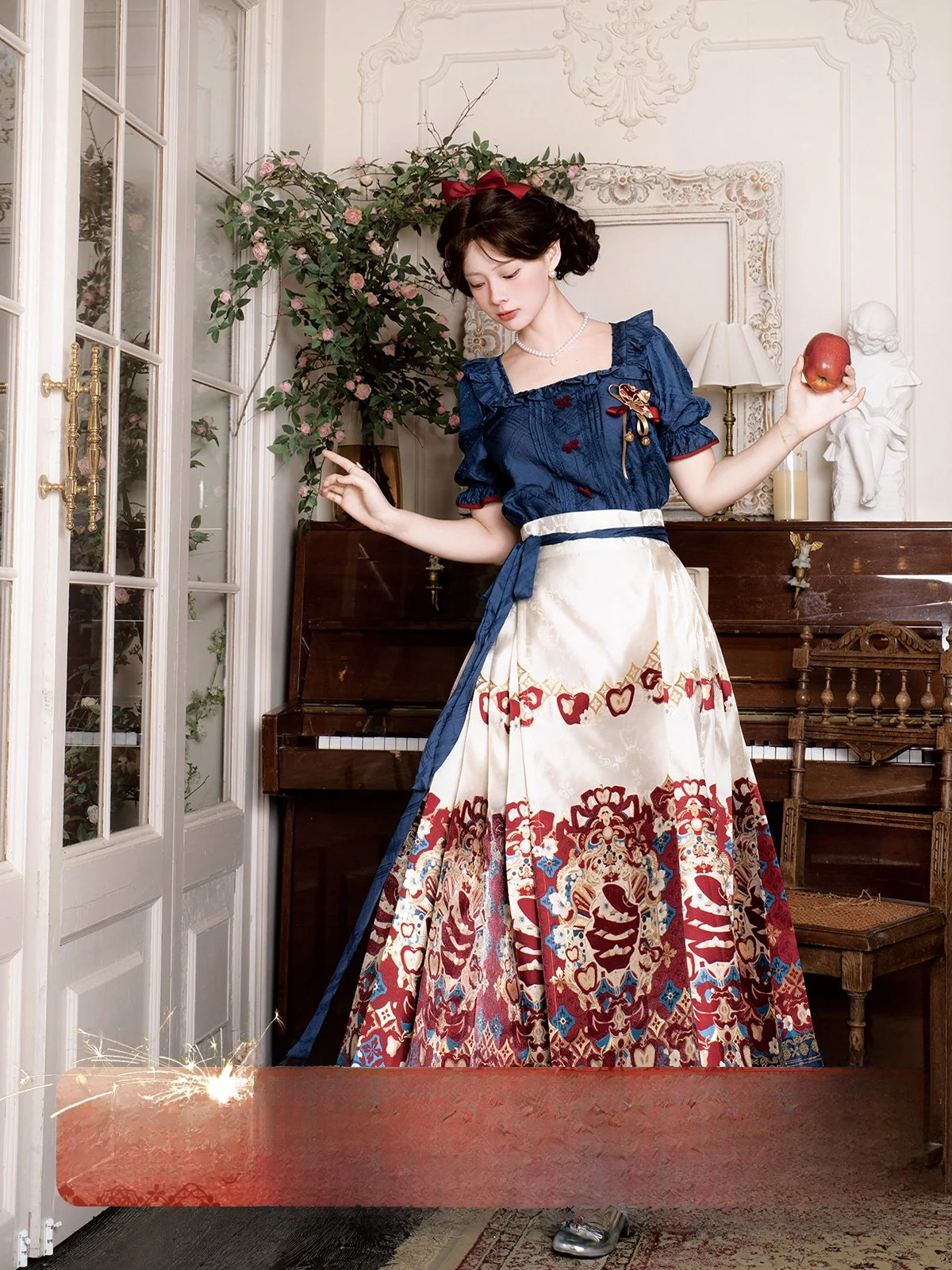 

ort Sve Silk Blend Top Ming Dynas Sle Hanfu Set with Golden Weave Face Skirt for Women 25-35 Years Old