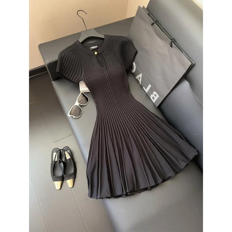 

So ethereal and beautiful！！！Fashionable Elegant Waist-Cinching Goddess Style Black Knitted Dress Slimming Waist Dress