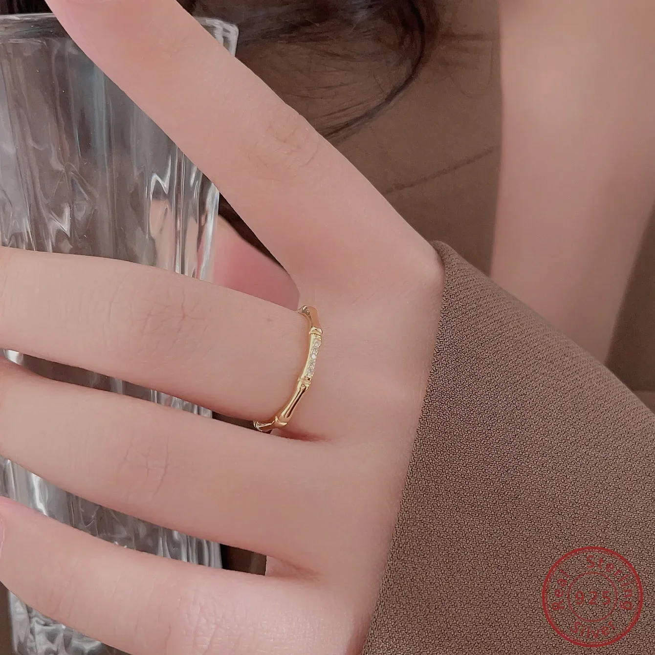 2024 gorąca wyprzedaż nowy 100% 925 srebrny prosty spersonalizowany pierścień uszczelniający kości kobieta modny luksusowe, unikalny wzór pierścionek