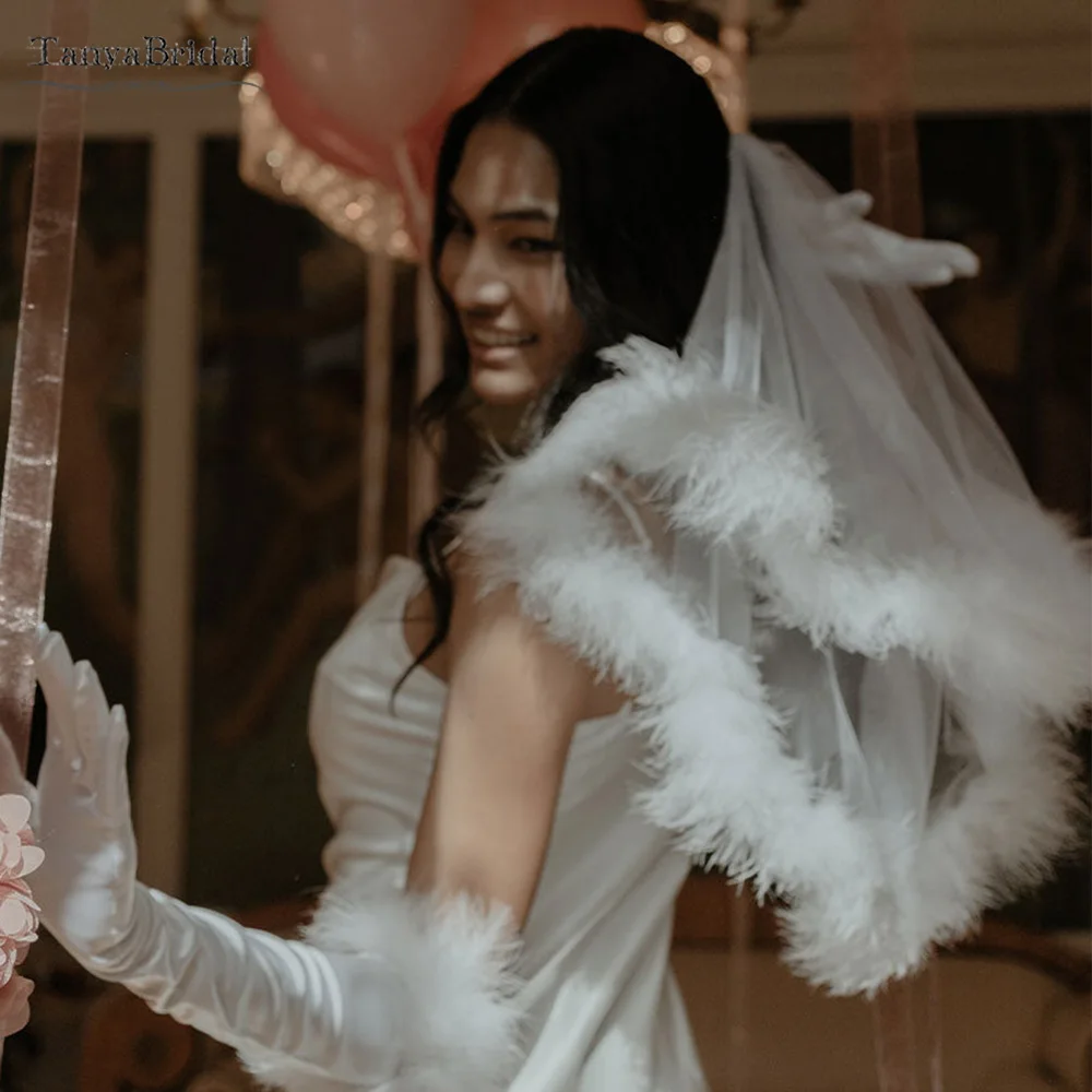 

Роскошная отделка перьев Короткая свадебная фата с шикарной расческой, румяна DV084