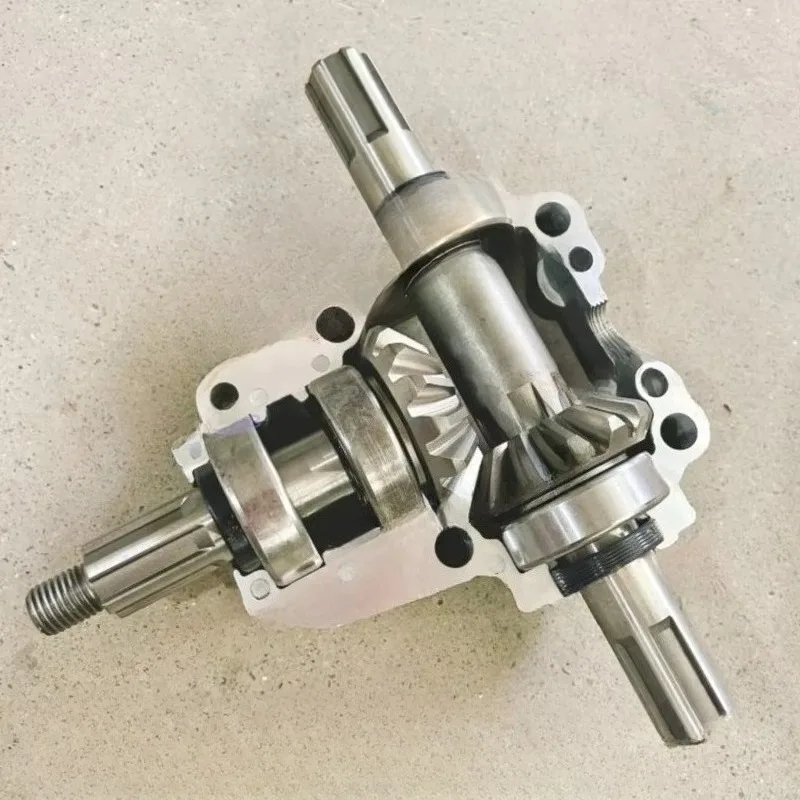 1:1 Ratio Right Angle Gearbox 4 Module Gear Reducer For Crop Residue Processor