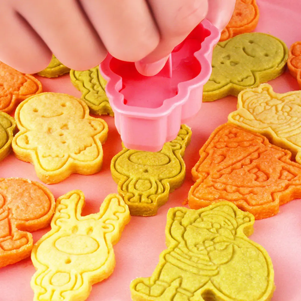 

6Pcs Plastic Cookie Molds Set DIY Baking Tool for Family Fun Cookie Dough Sugar Paste Marzipan Craft Clay Christmas Theme