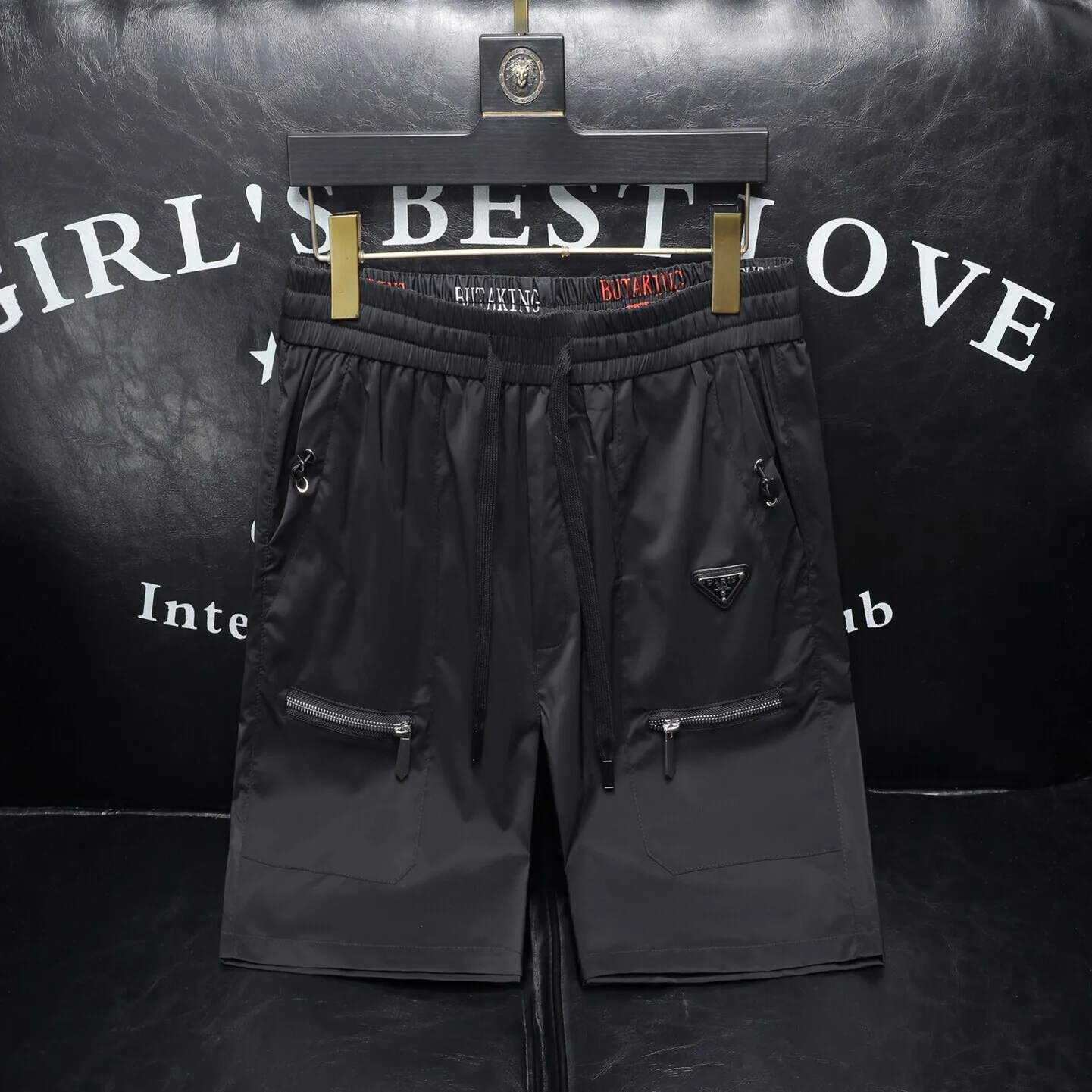 

Летние мужские повседневные пляжные шорты 2026 года с прямыми штанинами, декоративной молнией, модным брендовым дизайном, эластичным поясом и эластичной тканью.