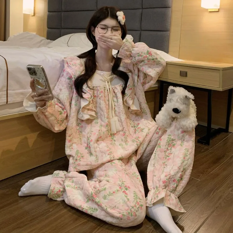 

Плюшевые пижамные комплекты для женщин: комфорт и красота, эластан, милый узор, для дома и вечернего отдыха, влагостойкие, с вырезом-лодочкой, рукав три четверти, 2026