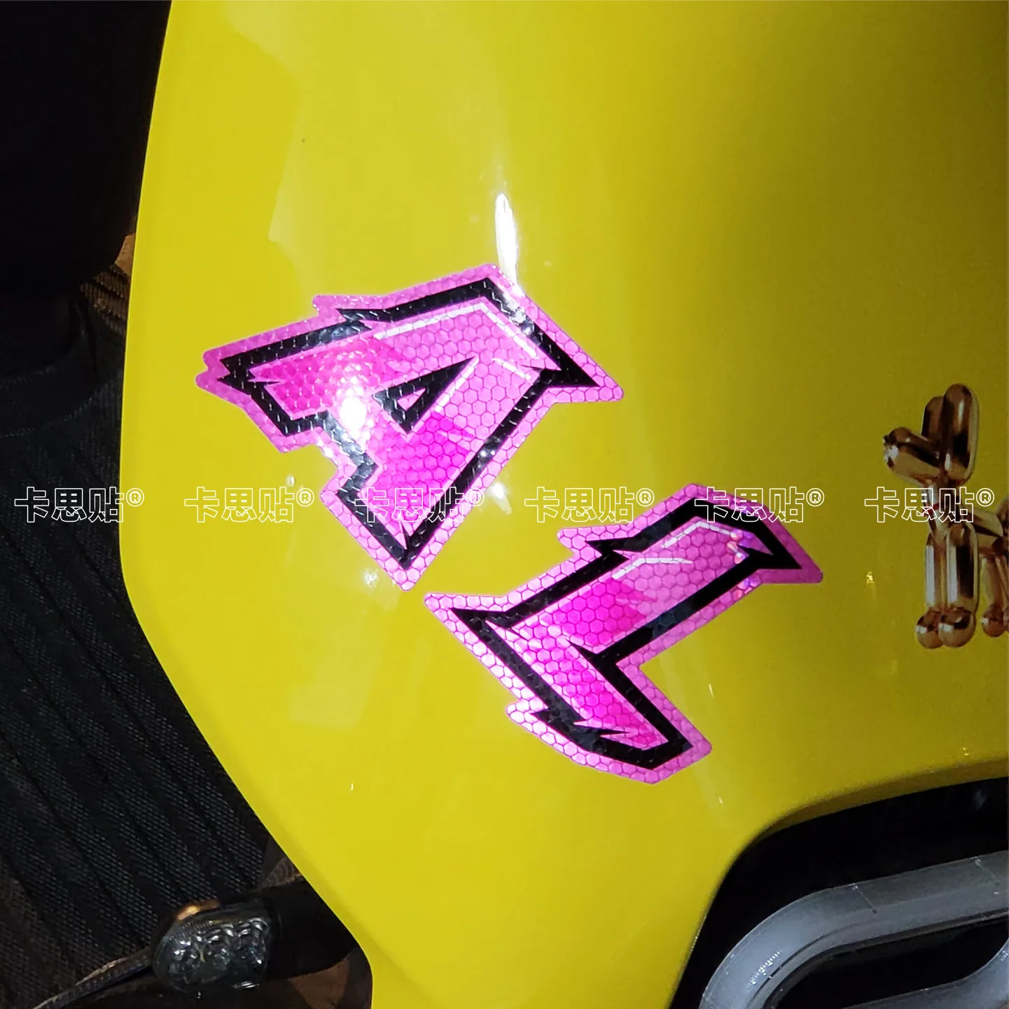 Pink Gradient A-Z Letter Sticker Racing Honeycomb Reflective Vinyl Decal Waterproof Car Motorcycle Helmet