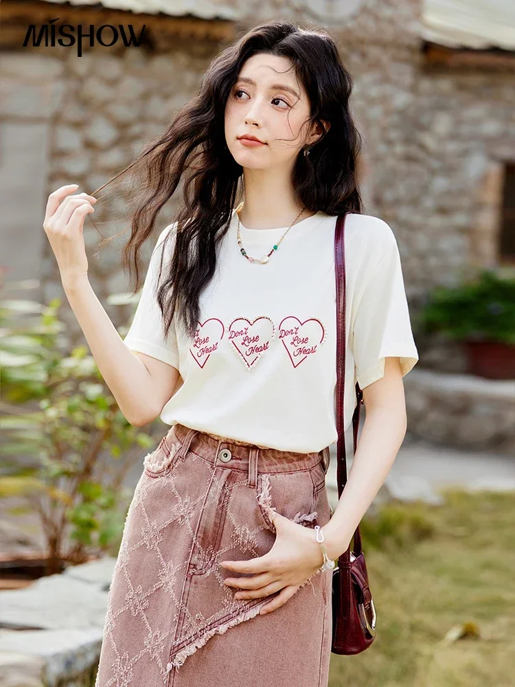 MISHOW Apricot Short Sleeved T-shirt Women 2025 Spring New Casual Versatile Heart Print Positive Shoulder Tops Outer MXE11T0491