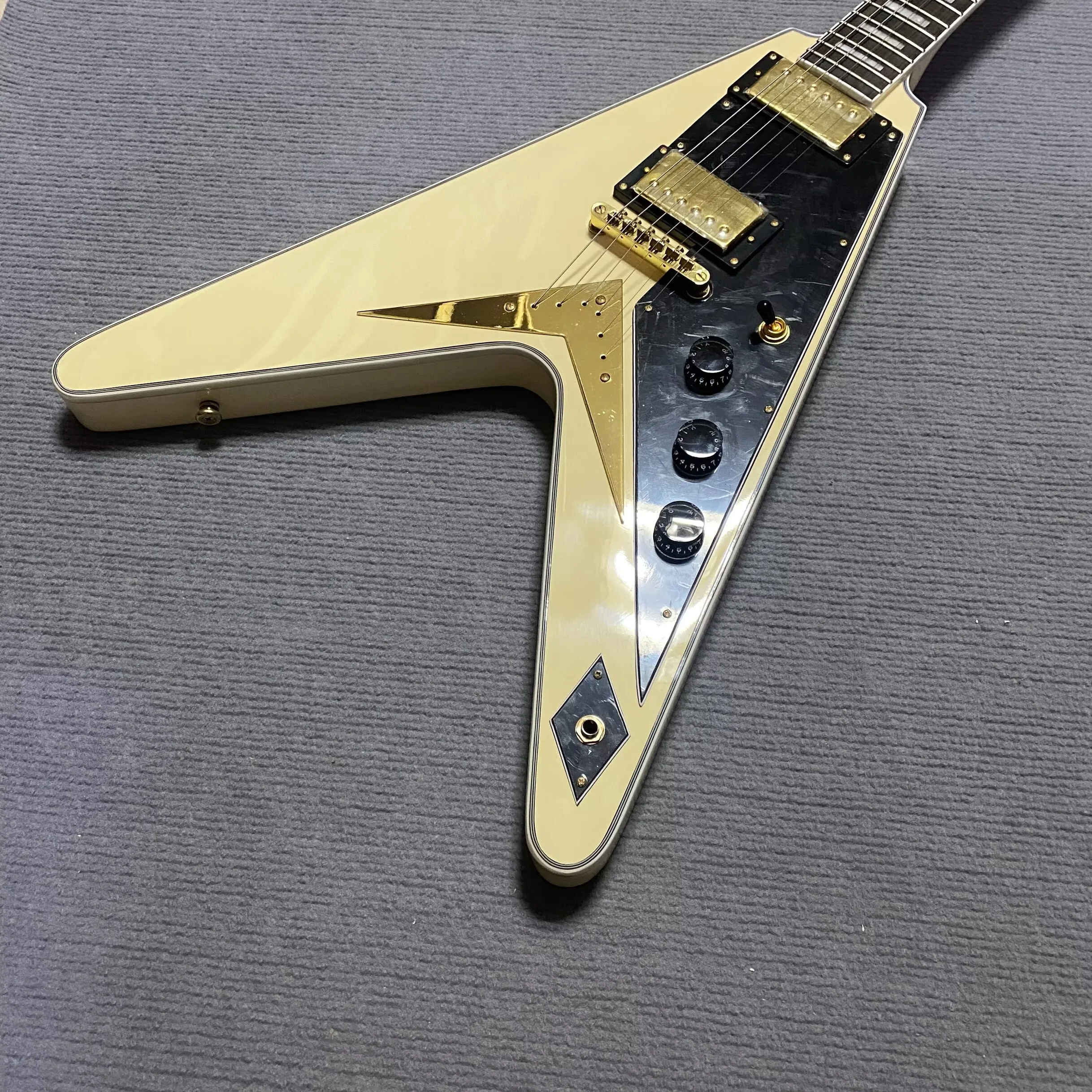 

Real shooting Rock Electric Guitar String, Metal Guitar, Shipping within 48Hour