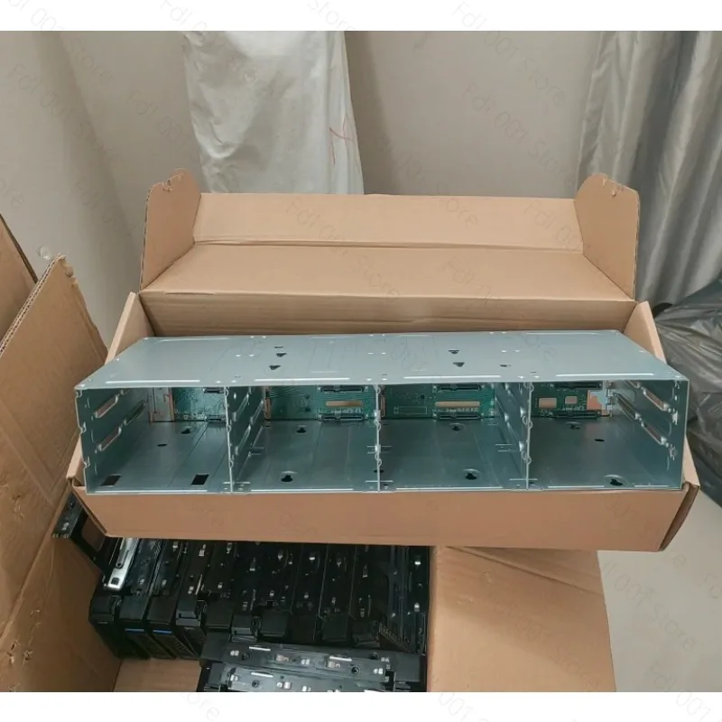 12-Disk hard disk cage support hot-swappable SATA hard disk with expansion chip sas