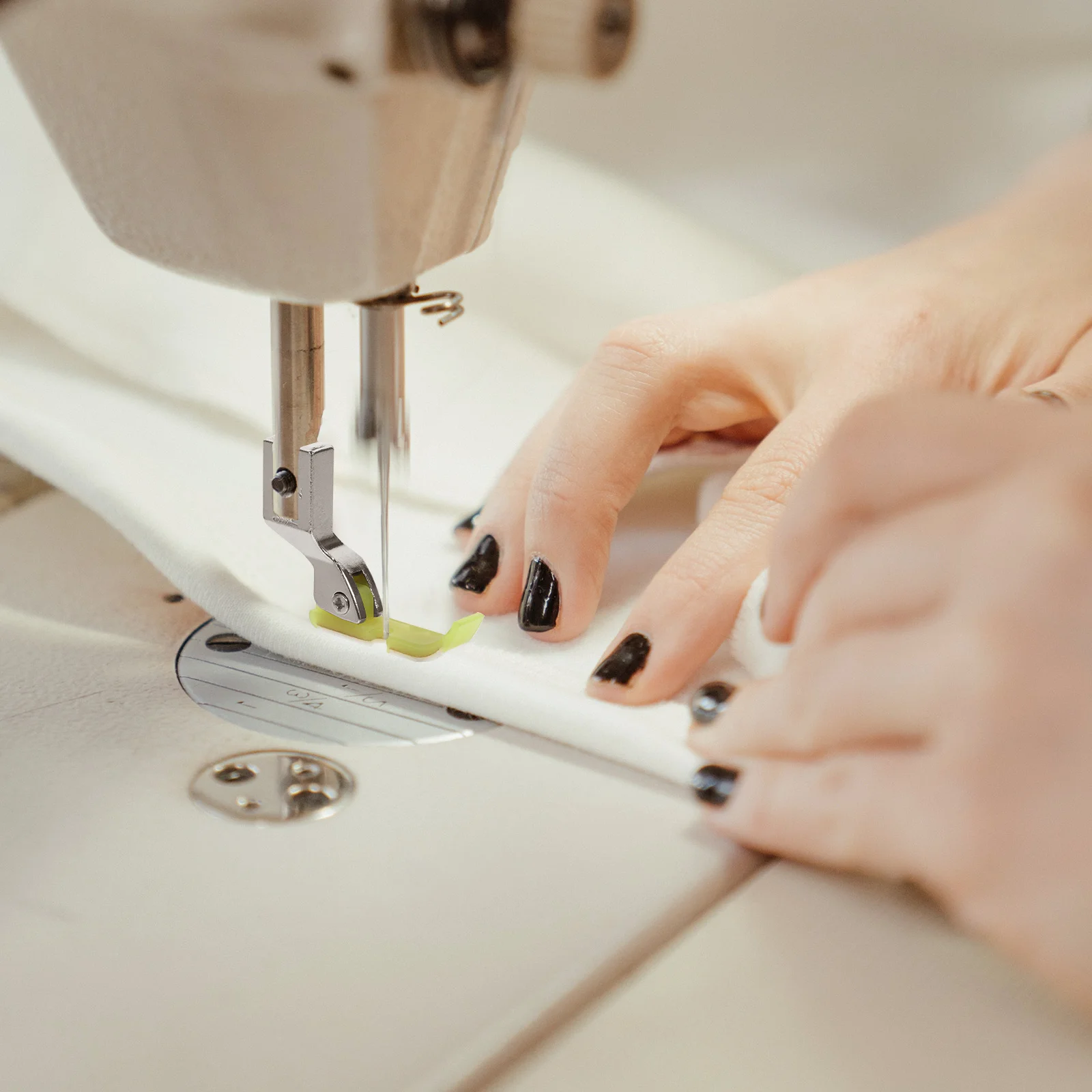 

5Pcs Sewing Machine Presser Feet Industrial Grade Plastic Single Side Foot Easy Install Sturdy for Clothing Sewing Machine Parts