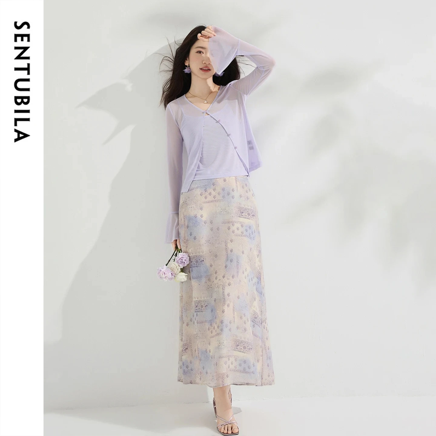 

SENTUBILA Retro Floral Skirt 3 Piece Women's Matching Set Lightweight Flare Cardigan Spaghetti Strap Top Printed Skirt Q62ZK7032