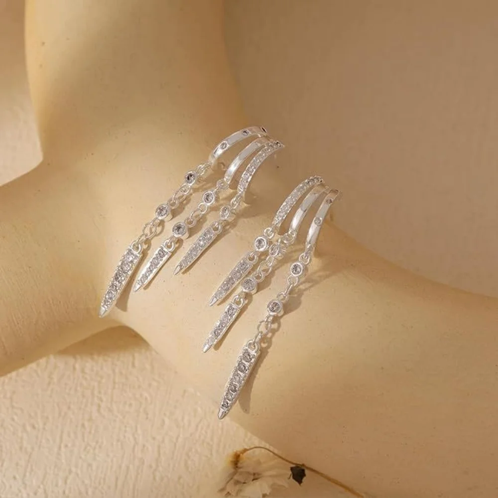 925 Silber Plattierte Dreifach-Huggie-Ohrstecker für Damen Funkelnde CZ-Ketten-Quasten Hypoallergene Hängeohrringe Schmuckgeschenke – Detail 3